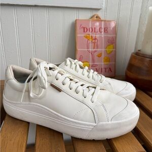 White Sneakers - Dr. Scholl's Time Off Sneaker